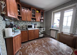 Продам трехкомнатную квартиру, 66.3 м2, Артём, Михайловская улица, 11