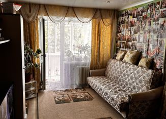 Продаю 2-ком. квартиру, 42 м2, Троицк, улица имени С.И. Денисова, 38