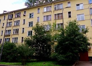 Продаю 4-ком. квартиру, 49 м2, Санкт-Петербург, Трамвайный проспект, 27к2, метро Ленинский проспект