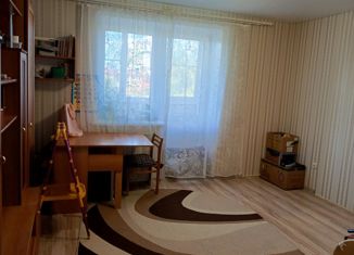 Продаю 3-комнатную квартиру, 52 м2, Смоленск, улица Маршала Соколовского, 10