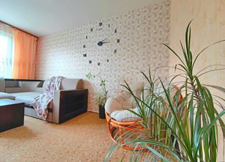 Продается двухкомнатная квартира, 48 м2, Тихвин, улица Ярослава Иванова, 1