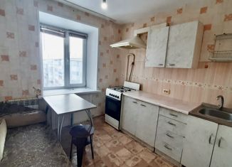 Продам 1-ком. квартиру, 34 м2, Еманжелинск, улица Ленина, 28