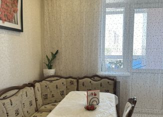 Продаю трехкомнатную квартиру, 85 м2, Кемерово, проспект Шахтёров, 109