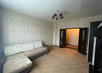 Продаю 1-ком. квартиру, 40.7 м2, Сатка, Молодежная улица, 2