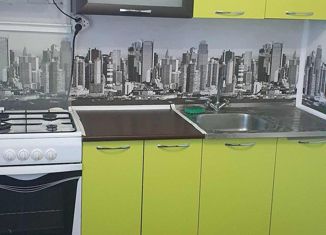 Продаю двухкомнатную квартиру, 44 м2, поселок городского типа Уренгой, 3-й микрорайон, 32А