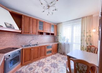 Продажа 2-ком. квартиры, 70 м2, Москва, улица Академика Семёнова, 3, метро Бунинская аллея