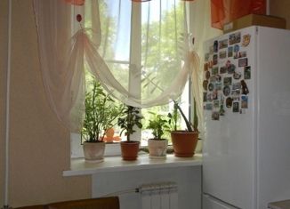 Сдаю 2-ком. квартиру, 42 м2, Чапаевск, улица Ленина, 37