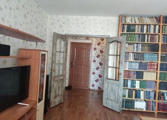 Продается двухкомнатная квартира, 56.2 м2, Новокузнецк, улица Братьев Сизых, 8