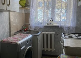Сдается двухкомнатная квартира, 44 м2, Альметьевск, Советская улица, 195