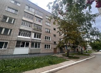 Продается 2-ком. квартира, 49.1 м2, Кировская область, Школьная улица, 6к2