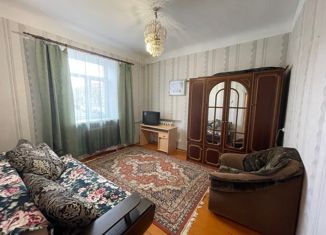 Продаю трехкомнатную квартиру, 70 м2, Учалы, улица Муртазина, 13