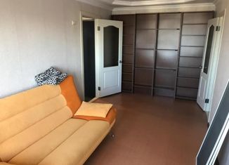 Продажа 3-ком. квартиры, 43.8 м2, Большой Камень, улица Адмирала Макарова, 5