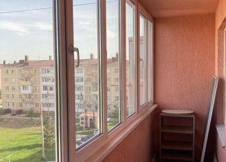 Трехкомнатная квартира на продажу, 61.8 м2, Крымск, улица Белинского, 37Ж
