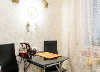 Продам 2-комнатную квартиру, 52.6 м2, Кыштым, улица Бажова, 1