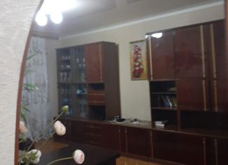 Продаю 4-комнатную квартиру, 80 м2, Минеральные Воды, улица Анджиевского, 140