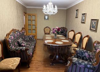 Продаю трехкомнатную квартиру, 74 м2, город Кизилюрт, улица Гамзата Цадаса, 44