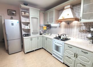 Продаю двухкомнатную квартиру, 63 м2, посёлок городского типа Медведево, улица Сергея Жилина, 4