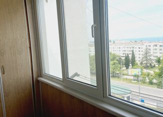 Сдам в аренду 1-комнатную квартиру, 38 м2, Севастополь, проспект Октябрьской Революции, 52
