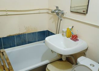 Продается двухкомнатная квартира, 38 м2, Воткинск, улица Энтузиастов, 3