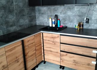 Продается 4-комнатная квартира, 95.9 м2, посёлок городского типа Медведево, улица Чехова, 1