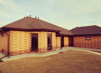 Продаю дом, 196.2 м2, поселок Октябрьский, улица Династии Хасаншиных