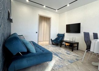 Трехкомнатная квартира на продажу, 63 м2, Октябрьский, 21-й микрорайон, 12