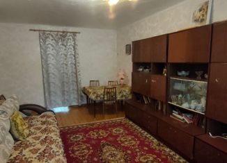 Продается 3-комнатная квартира, 60 м2, поселок городского типа Мирный, Песочная улица, 3