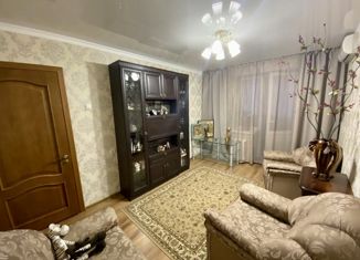 Продается 4-комнатная квартира, 98 м2, Батайск, улица Северный Массив, 7
