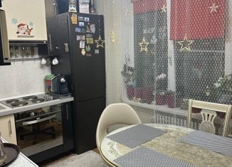 Продаю 3-ком. квартиру, 79.7 м2, Волгоград, улица Богданова, 1/3, Советский район