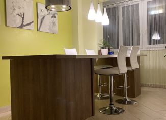 Продаю трехкомнатную квартиру, 102 м2, Москва, улица Маршала Савицкого, 18к2, улица Маршала Савицкого