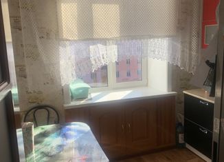 Продается 2-комнатная квартира, 56 м2, Свирск, улица Дзержинского, 2