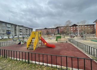 Продам трехкомнатную квартиру, 55.2 м2, Усолье-Сибирское, Комсомольский проспект, 52