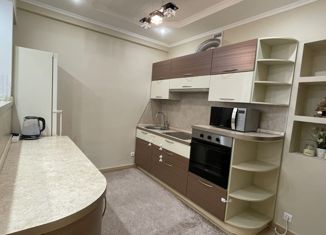 Продам 2-ком. квартиру, 90.5 м2, Ставрополь, улица Лермонтова, 210, микрорайон №8