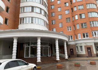 Продаю 2-ком. квартиру, 83.4 м2, Москва, улица Кутузова, 11к4, улица Кутузова