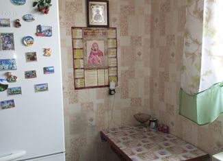 Продается 2-комнатная квартира, 40.8 м2, поселок городского типа Горшечное, Октябрьская улица, 2/40