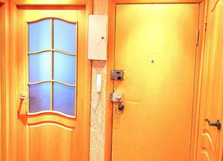 Продается 4-комнатная квартира, 49 м2, Санкт-Петербург, метро Проспект Ветеранов, улица Лёни Голикова, 112