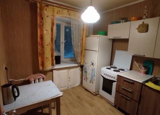 Трехкомнатная квартира на продажу, 55 м2, Кировск, Советская улица, 6