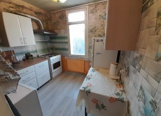 Продаю четырехкомнатную квартиру, 48.4 м2, Санкт-Петербург, улица Зины Портновой, 42, метро Ленинский проспект
