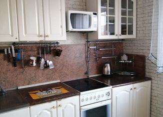 Сдам в аренду 2-ком. квартиру, 50 м2, Находка, Комсомольская улица, 26