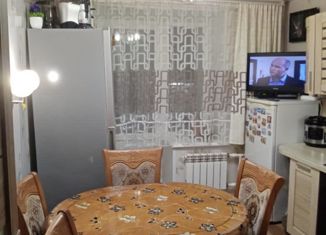 Продаю 2-ком. квартиру, 50.2 м2, поселок городского типа Карымское, Ленинградская улица, 44