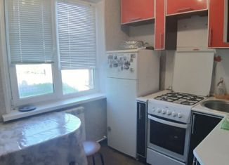 Сдам в аренду двухкомнатную квартиру, 44 м2, Альметьевск, улица Марджани, 163
