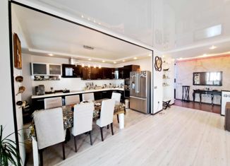 Продажа 4-ком. квартиры, 144 м2, Уссурийск, улица Пушкина, 150