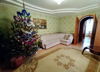 Продаю четырехкомнатную квартиру, 125 м2, Азов, Черноморский переулок, 66