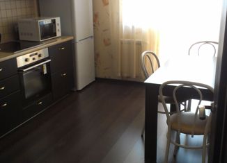 Аренда 1-ком. квартиры, 45 м2, Свердловская область, улица Мельникова, 38