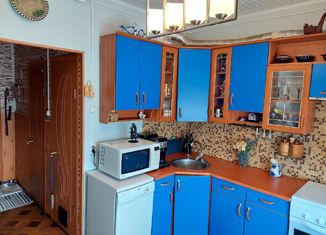 Продажа трехкомнатной квартиры, 70.5 м2, поселок городского типа Уренгой, 2-й микрорайон, 27