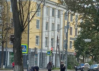 Сдача в аренду 2-комнатной квартиры, 60 м2, Псков, Октябрьский проспект, 21