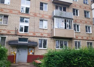 Продам 2-ком. квартиру, 43.6 м2, Лобня, улица Калинина, 2