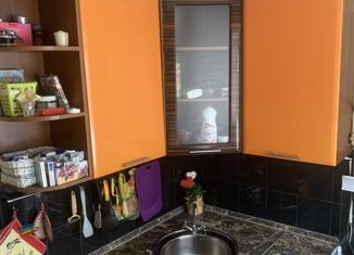 Продам 3-ком. квартиру, 58.2 м2, Екатеринбург, улица Лобкова, 32, улица Лобкова