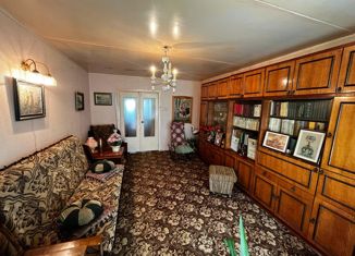 Продаю трехкомнатную квартиру, 70 м2, село Теменичи, Светлая улица, 2