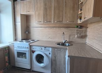 Двухкомнатная квартира на продажу, 42.6 м2, Братск, улица Макаренко, 6